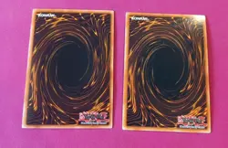 2x Yugioh Droll & Lock Bird MAGO-EN006 Gold Rare Alt Art 1st Ed  - Image 2