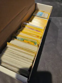 Pokémon- TCG Trading Cards random lot. Includes base set, jungle, and fossil - Image 4