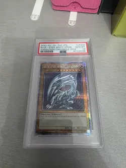 Yu-Gi-Oh! TCG Blue-Eyes White Dragon - Ultra Rare History Archive Collection Ultimate Rare - Image 3