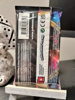 Pokémon TCG Sword & Shield Pack - 10 Cards - Image 2