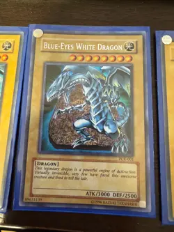 3 yugioh Blue eyes white dragon cards, 3 different artwork - Image 3