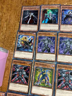 Yugioh Fiend Zombie Deck Lot 19 comes sleeved and deck box - Image 4