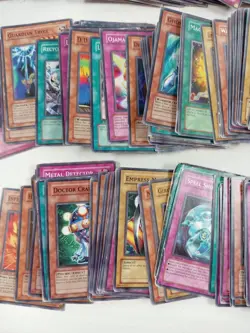 Large Bundle of 500+ Authentic Yu-Gi-Oh! Trading Cards Mixed Types - Image 5
