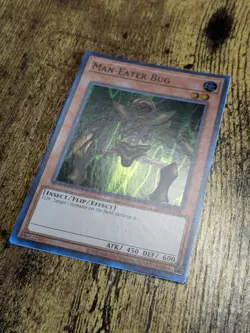 Yugioh LOB-EN108 Man-Eater Bug super Rare 25th Anniversary - Image 2