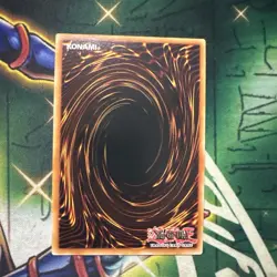 Yugioh! Dark Magician YGLD-ENB02 Ultra Rare Unlimited NM - Image 2