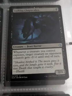 1x Lurking Chupacabra  - NM English MTG - Ixalan (F) - Image 1