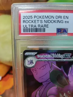 2025 POKEMON DRI EN-DESTINED RIVALS ULTRA RARE TEAM ROCKET'S NIDOKING EX PSA 9 - Image 2