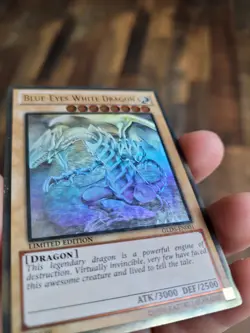 Yugioh Blue-Eyes White Dragon GLD5-EN001 Ghost/Gold Rare Limited Edition - Image 4