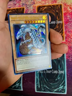 Yu-Gi-Oh! Blue-Eyes White Dragon LC01-EN004 Ultra Rare Limited LP - Image 6