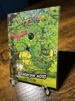 2024 Pokémon Peru Crystal Card Collection #010 Caterpie Cracked Ice - Image 2