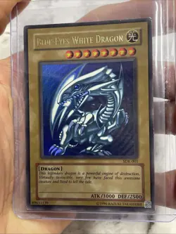 Yugioh Blue-Eyes White Dragon SDK-001 Ultra Rare Unlimited LP Vintage Card TCG - Image 1