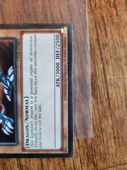 Yugioh OP28-EN001 Blue-Eyes White Dragon Ultimate Rare Europe NM - Image 4