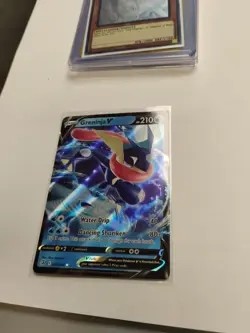 Greninja V 073/264 ULTRA RARE SWSH Fusion Strike NM Pokemon 2021 - Image 1