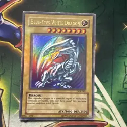 Yugioh! Blue-Eyes White Dragon SDK-001 Ultra Rare Unlimited DMG - Image 1