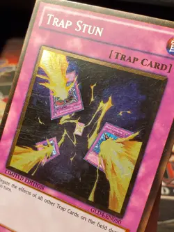 Yugioh Trap Stun GLD4-EN050 Gold Rare Limited Edition LP - Image 2