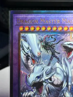 Yugioh Dragon Master Magia RA04-EN055 Prismatic Ultimate PUR 1st NM Blue-Eyes - Image 2