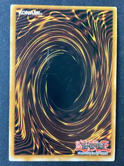 Yugioh SKE-001 Blue-Eyes White Dragon 1st Ed Super Rare HP (Scuffing, Scratches) - Image 2