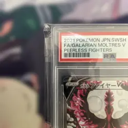 PSA10 Galarian Moltres V SR SA S5a 078 070 Matchless Fighter Pokemon Card - Image 2