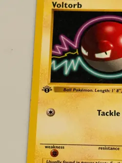 1st Edition Voltorb Pokemon Card Base Set 1999 WOTC 67/102 - Image 2