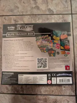 Pokémon TCG: Evolving Skies Elite Trainer Box – Umbreon/Leafeon/Jolteon/Flareon - Image 4
