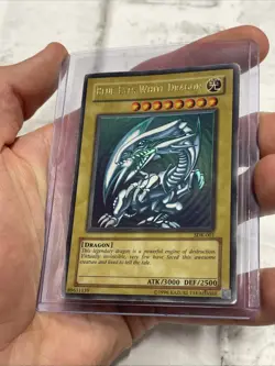 Yugioh Blue-Eyes White Dragon SDK-001 Ultra Rare Unlimited MP/LP Vintage Card - Image 4