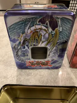 Mixed Lot 625 Yu-Gi-Oh! Cards + 25 Cards In Sleeves + 3 Strategy Cards + 4 Tins - Image 2