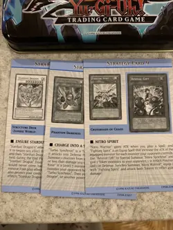 Mixed Lot 625 Yu-Gi-Oh! Cards + 25 Cards In Sleeves + 3 Strategy Cards + 4 Tins - Image 8