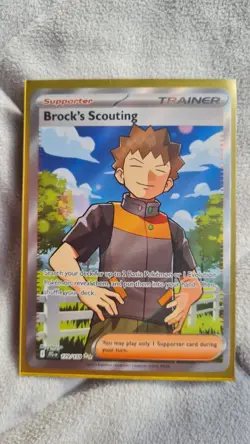 Pokemon - Brock's Scouting - 179/159 - SV Journey Together - Full Art Trainer - Image 1